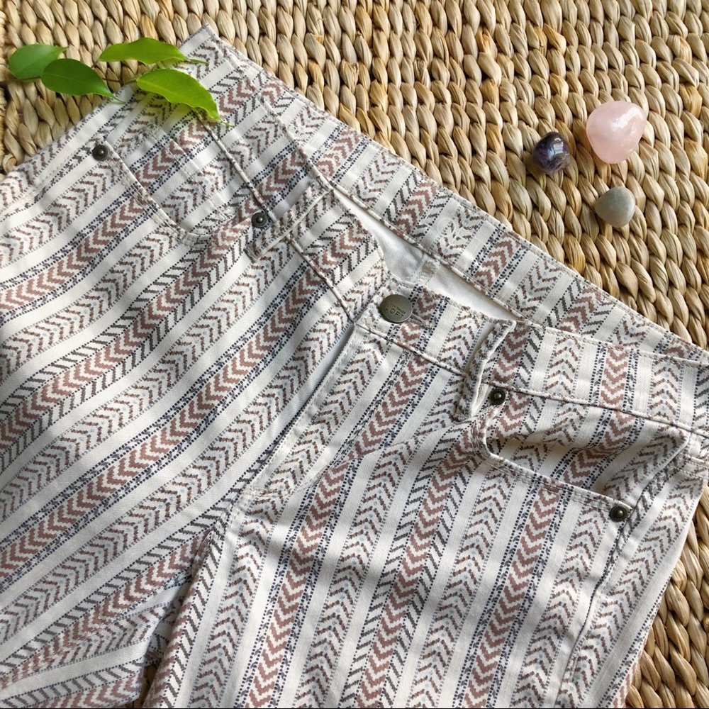 LOFT patterned capri pants - Picture 3 of 7